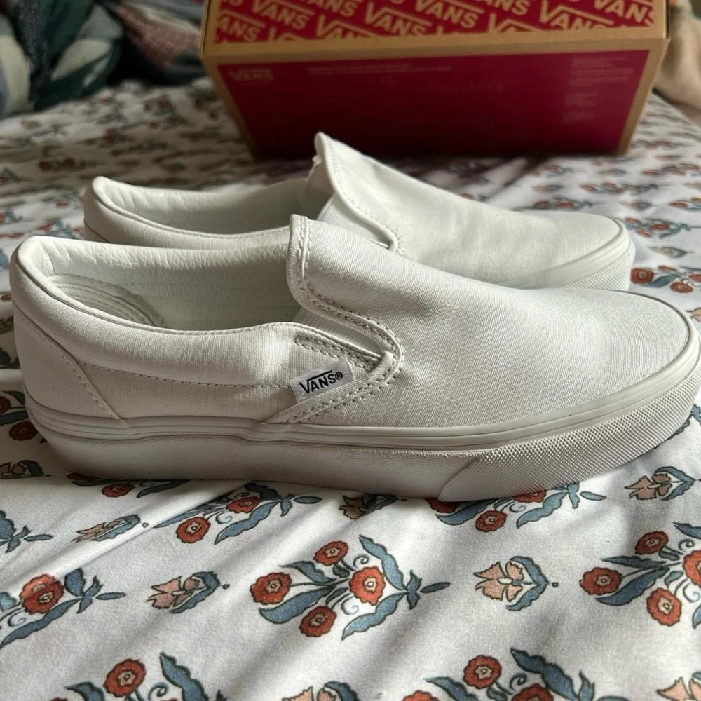Vans Classic White Slip-On Shoes - Picture 5 of 5
